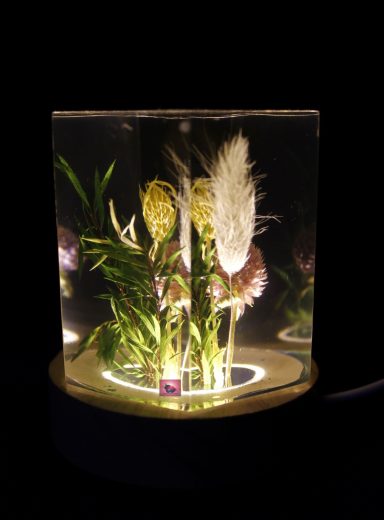 Epoxidharz mit bunten Blumen